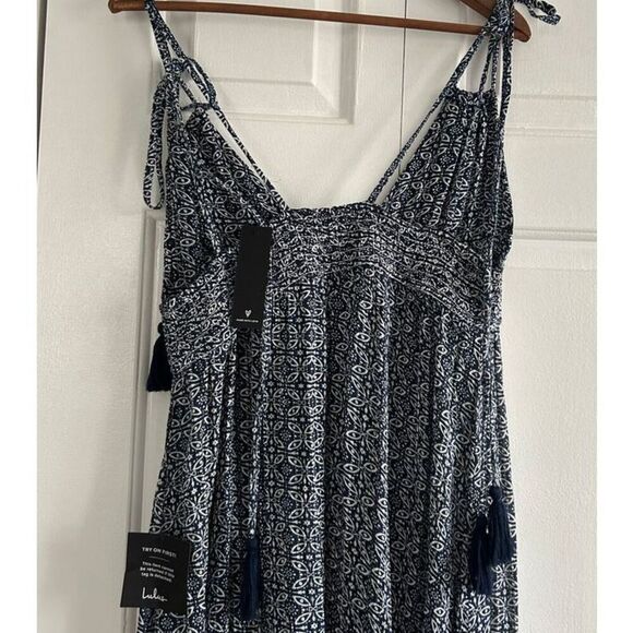 Lulu's blue and White Geometric Print Maxi Dress NWT - Picture 2 of 5